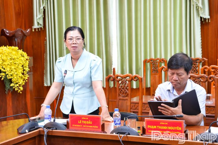 Đồng chí Lê Thị Đẩu, Bí thư Đảng ủy, Chủ tịch HĐND phường Long Thuận, phát biểu tại buổi làm việc.