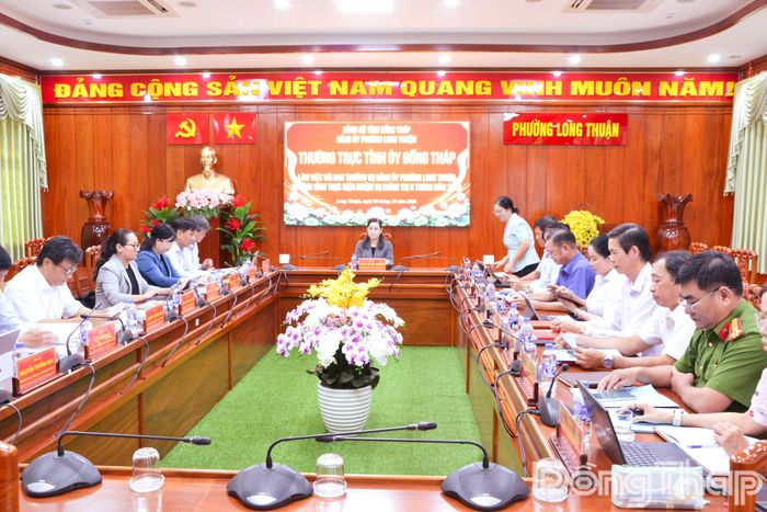 Quang cảnh buổi làm việc.
