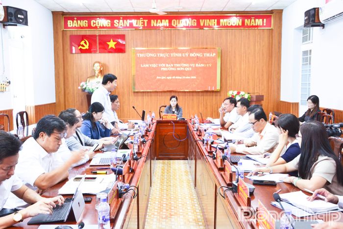 Quang cảnh buổi làm việc.