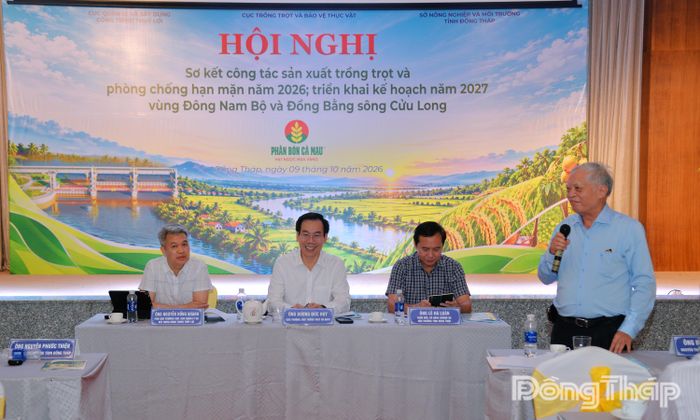 Đồng chí Bùi Bá Bổng, nguyên Thứ trưởng Bộ Nông nghiệp và Phát triển nông thôn, phát biểu tại hội nghị.