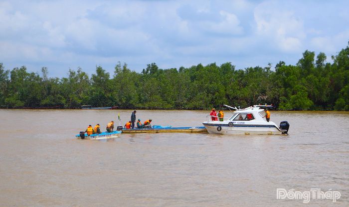 Lực lượng tham gia diễn tập thực hành sơ tán Nhân dân; cứu hộ, cứu nạn người và phương tiện gặp sự cố. Ảnh: CÔNG THẮNG