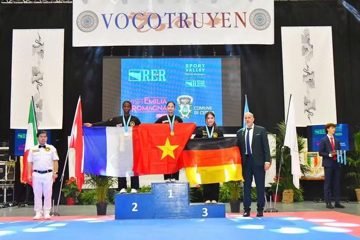 VĐV Trần Thị Thảo Hiền giành HCV nội dung quyền thuật tại giải. Ảnh: NVCC