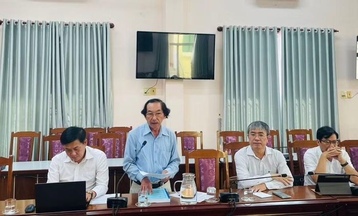  Ông Võ Ngọc Anh - nguyên Viện trưởng Viện nghiên cứu phát triển kinh tế - xã hội tỉnh phát biểu ý kiến. Ảnh: Minh Hoàng 
