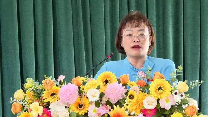 Phó Chủ nhiệm Ủy ban Khoa học, Công nghệ và Môi trường của Quốc hội Nguyễn Thị Mai Phương phát biểu tại buổi tiếp xúc cử tri. Ảnh: Nhật Trường