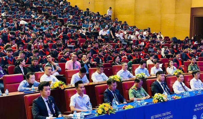  Đại biểu và học sinh, sinh viên tham dự lễ khai giảng năm học 2026-2027. Ảnh: T.D 