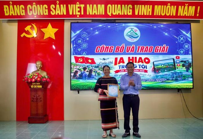  Chị Rcom H’Meo (buôn Hiao) đạt giải nhất Cuộc thi “Ia Hiao trong tôi” lần thứ II năm 2026. Ảnh: Vũ Chi 