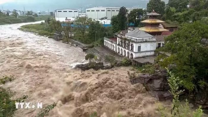  Nước sông dâng cao, chảy xiết sau mưa lớn tại Kathmandu, Nepal ngày 25-9-2026. Ảnh: ANI/TTXVN phát 