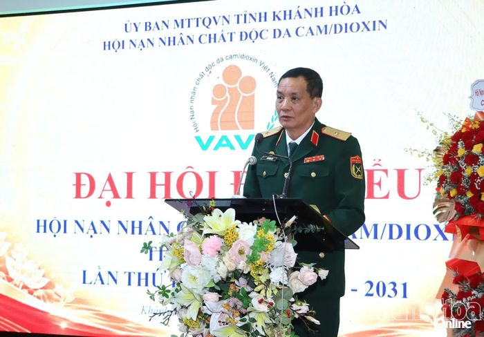 Thiếu tướng, Tiến sĩ Đỗ Hồng Lâm phát biểu tại đại hội.