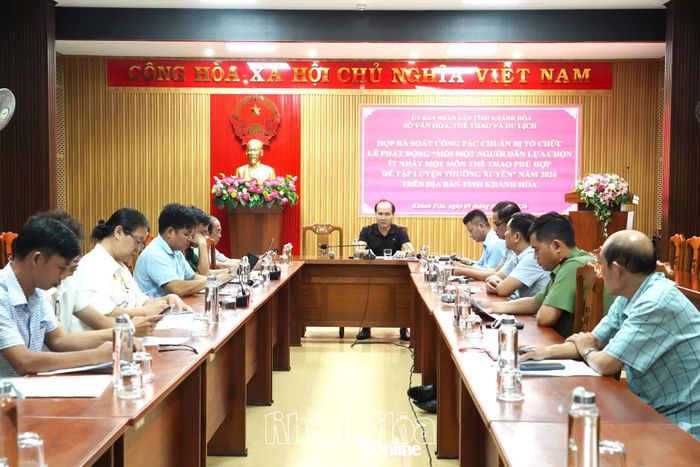 Quang cảnh cuộc họp.