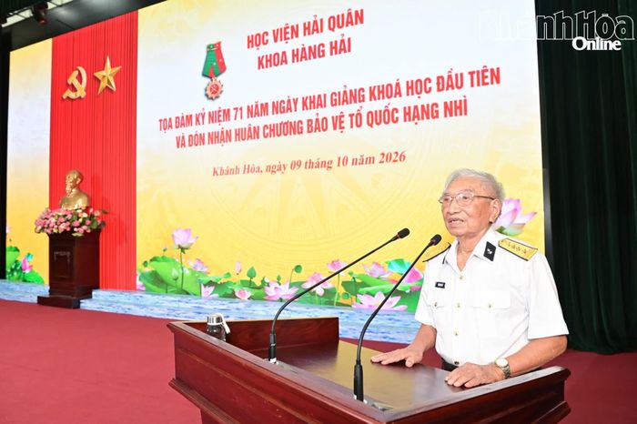 Đại biểu phát biểu tham luận.