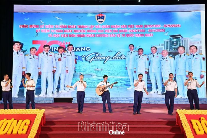 Tiết mục văn nghệ tại chương trình