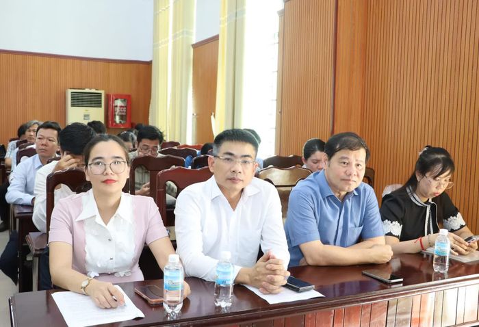 Các đại biểu tham dự hội nghị.