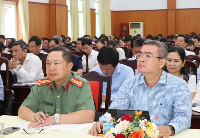 Các đại biểu tham dự hội nghị.