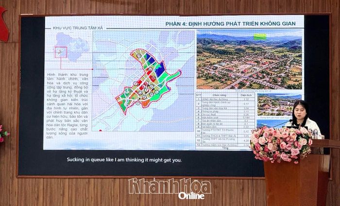 Đại diện xã trình bày định hướng quy hoạch.