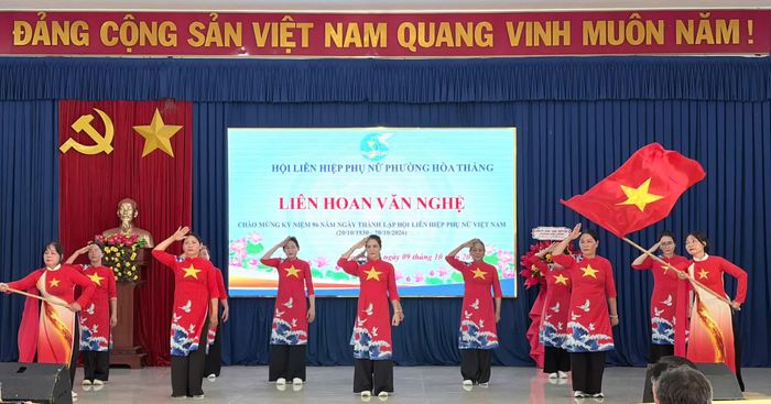 Liên hoan mang đến nhiều tiết mục văn nghệ đặc sắc.