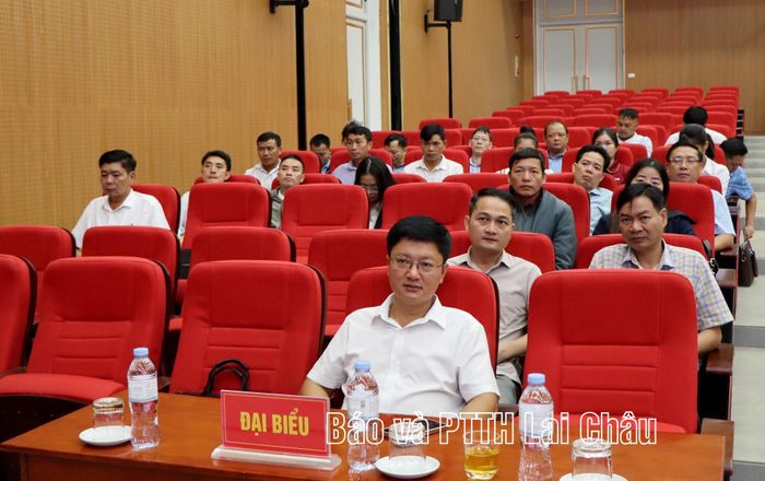 Các học viên dự khai mạc lớp bồi dưỡng.