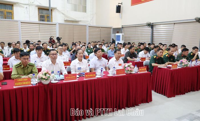 Đại biểu dự diễn tập.