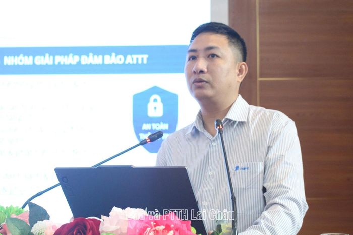 Đại diện VNPT Lai Châu trao đổi nội dung về "Chuyển đổi số từ cơ sở: Mô hình và kinh nghiệm triển khai tại cấp xã" tại hội nghị.