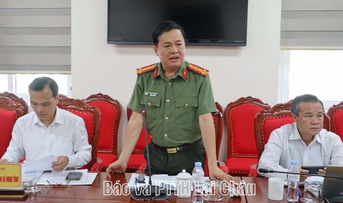 Đại biểu tham gia ý kiến tại hội nghị.