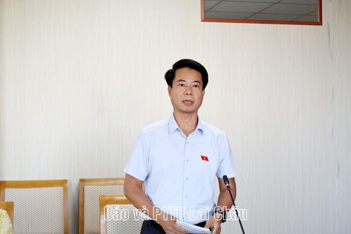 Đồng chí Hoàng Quốc Khánh - Tỉnh ủy viên, Phó Trưởng Đoàn ĐBQH chuyên trách khóa XVI tỉnh tham gia ý kiến tại buổi làm việc.