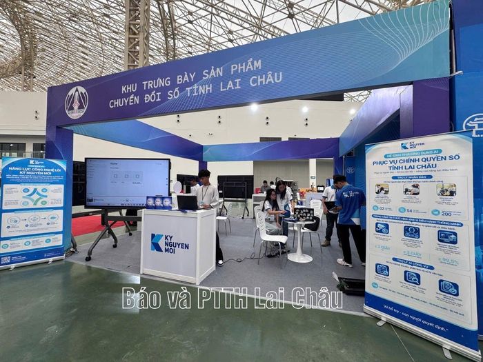 Không gian triển lãm giải pháp ứng dụng AI của tỉnh Lai Châu tại Trung tâm Triển lãm Quốc gia (VEC) trong khuôn khổ chuỗi hoạt động chào mừng Ngày Chuyển đổi số quốc gia năm 2026.