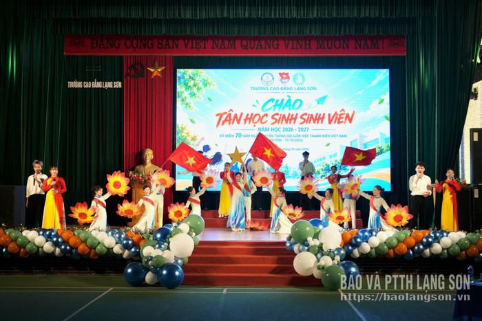Tiết mục văn nghệ chào mừng tân HSSV