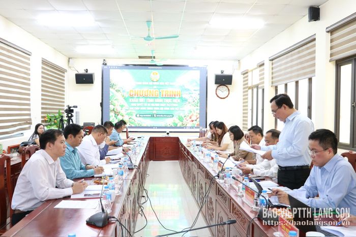 Lãnh đạo Hội Nông dân tỉnh phát biểu tại chương trình