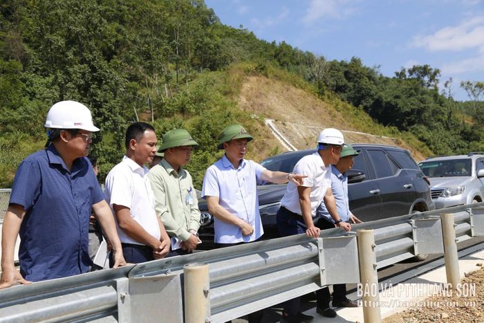 Đồng chí Phó Chủ tịch Thường trực UBND tỉnh kiểm tra tình hình GPMB dự án tại xã Nhân Lý