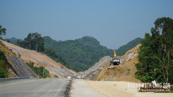 Nhà thầu thi công đoạn tuyến qua địa bàn xã Đồng Đăng