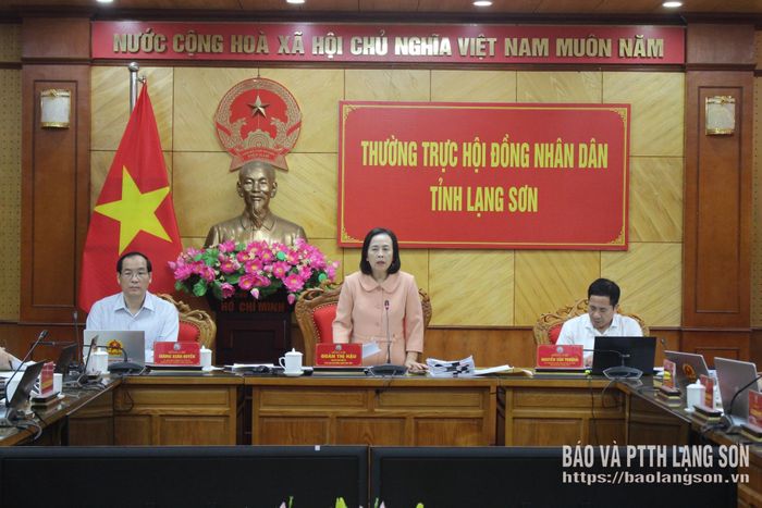 Đồng chí Đoàn Thị Hậu, Phó Bí thư Tỉnh ủy, Chủ tịch HĐND tỉnh phát biểu kết luận phiên họp
