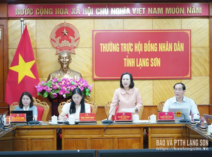 Đồng chí Đoàn Thị Hậu, Phó Bí thư Tỉnh ủy, Chủ tịch HĐND tỉnh phát biểu kết luận cuộc họp