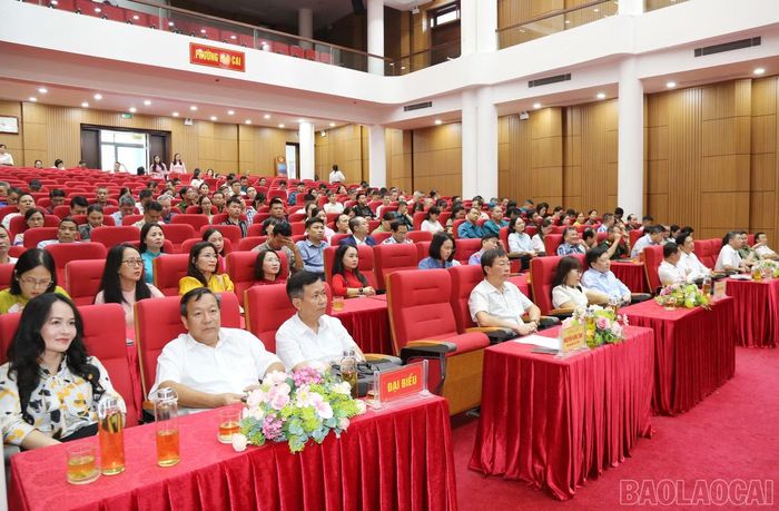 Đại biểu dự hội nghị phát động Tháng cao điểm hưởng ứng Ngày Pháp luật Việt Nam.