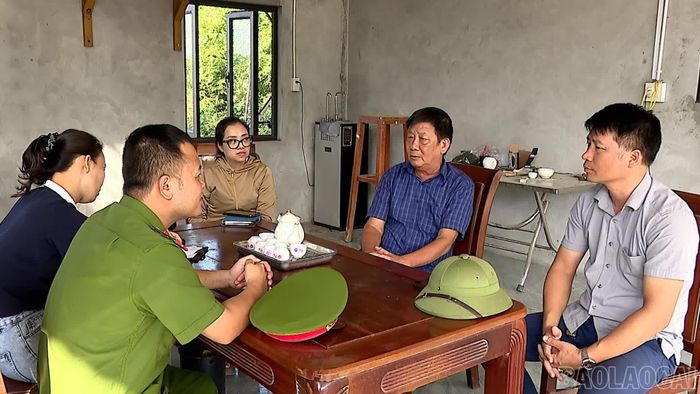 Cán bộ chuyên môn xã Quy Mông trực tiếp nắm bắt tình hình, rà soát địa bàn để ngăn ngừa vi phạm trong hoạt động khai thác khoáng sản.