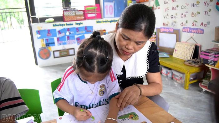 Nhiều cán bộ quản lý ngành giáo dục và đào tạo tỉnh Lào Cai tự nguyện rời vị trí để trở lại làm công tác giảng dạy.