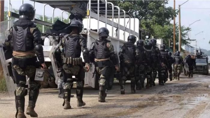 Quân đội Mexico vào nhà tù để lập lại trật tự. (Ảnh: AFP/Getty Images)