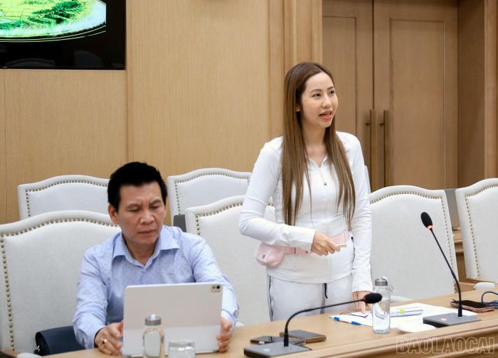 Đại diện Công ty Cổ phần Truyền thông và Giải trí Ngày Mới (Newday Media) báo cáo kịch bản chương trình nghệ thuật đêm khai mạc Lễ hội Văn hóa, Du lịch Mường Lò năm 2026.