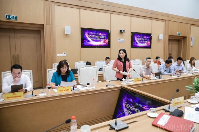 Phó Chủ tịch UBND tỉnh Vũ Thị Hiền Hạnh báo cáo tiến độ chuẩn bị Lễ hội Văn hóa, Du lịch Mường Lò năm 2026.