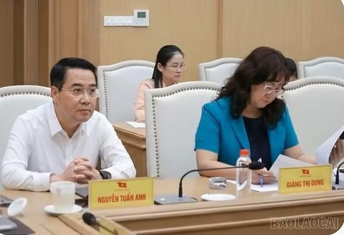 Các đồng chí Thường trực Tỉnh ủy và lãnh đạo Văn phòng Tỉnh ủy tại buổi làm việc.