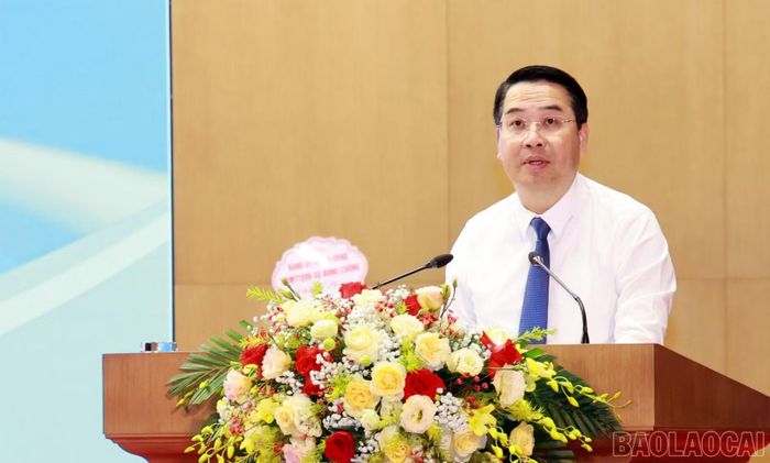 Đồng chí Nguyễn Tuấn Anh, Phó Bí thư Tỉnh ủy, Chủ tịch UBND tỉnh, phát biểu tại Hội nghị Gặp mặt doanh nghiệp nhân Ngày Doanh nhân Việt Nam 13/10.