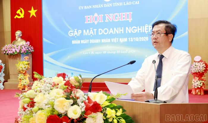 Ông Nguyễn Huy Long - Chủ tịch Hiệp hội Doanh nghiệp tỉnh Lào Cai, phát biểu tại Hội nghị Gặp mặt doanh nghiệp nhân Ngày Doanh nhân Việt Nam 13/10.