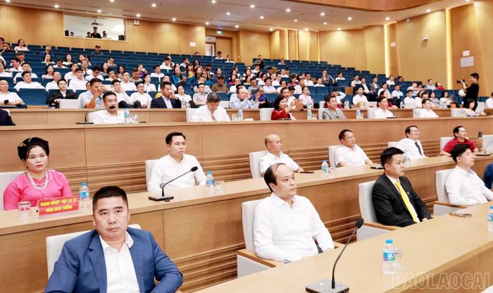 Các doanh nhân, nhà đầu tư dự Hội nghị Gặp mặt doanh nghiệp nhân Ngày Doanh nhân Việt Nam 13/10.