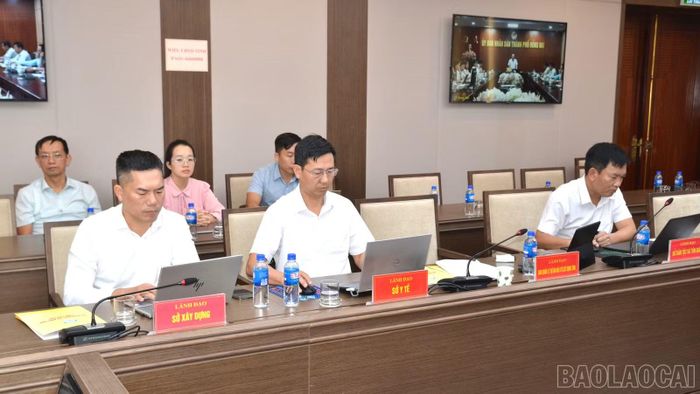 Đại diện các sở, ngành dự hội nghị tại điểm cầu tỉnh Lào Cai.