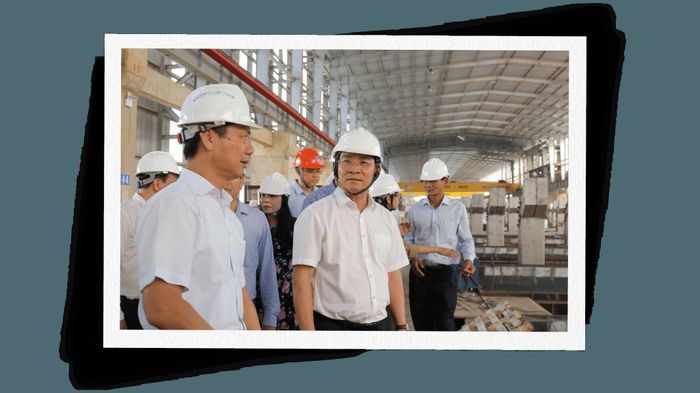 Ủy viên Ban Chấp hành Trung ương Đảng, Phó Bí thư Tỉnh ủy, Chủ tịch UBND tỉnh Hồ Văn Mười kiểm tra tiến độ Nhà máy điện phân Nhôm Đắk Nông vào thời điểm tháng 4/2026