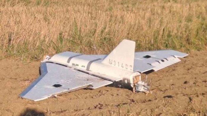 Xác UAV Gerbera tìm thấy gần Mniszków, Ba Lan, sau vụ xâm nhập tháng 9/2025. Ảnh: lodz.se.pl
