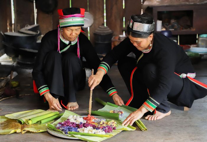 Mỗi cộng đồng dân tộc mang đến một gam màu đặc sắc cho bức tranh văn hóa dưới vùng đất núi lửa Nâm Kar