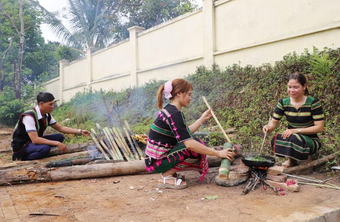 Đồng bào M’nông, thôn Phú Lợi, xã Quảng Phú gìn giữ văn hóa truyền thống, với cồng chiêng, âm nhạc và ẩm thực... góp phần tạo điểm nhấn cho vùng đất dưới chân núi lửa Nâm Kar