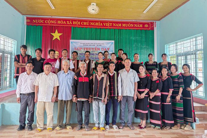Xã Quảng Phú tổ chức Lớp truyền dạy cồng chiêng M'nông tại thôn Phú Lợi