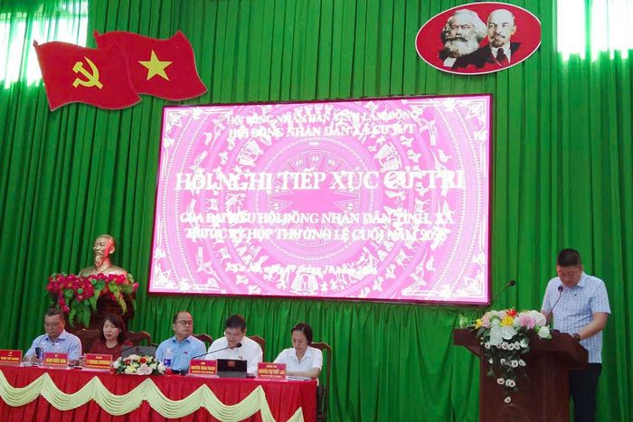 Cử tri xã Cư Jút kiến nghị tại buổi tiếp xúc cử tri