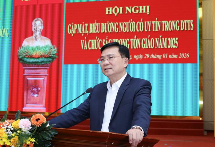 Chủ tịch UBND tỉnh Lâm Đồng Hồ Văn Mười mong muốn người có uy tín, chức sắc, chức việc tôn giáo tiếp tục phát huy vai trò của mình trong bảo vệ an ninh Tổ quốc