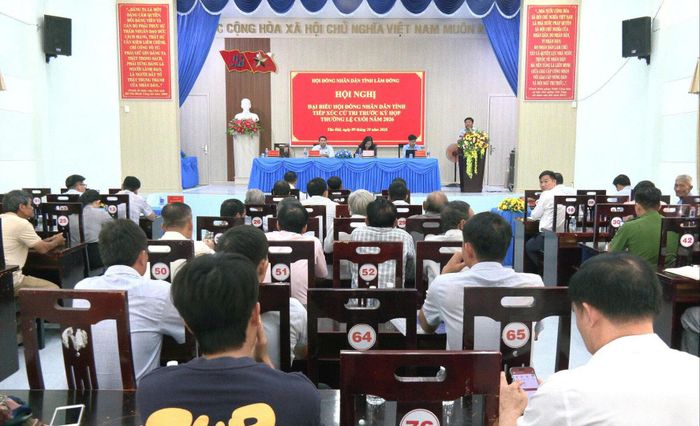 Quang cảnh hội nghị tiếp xúc cử tri tại xã Tân Hải